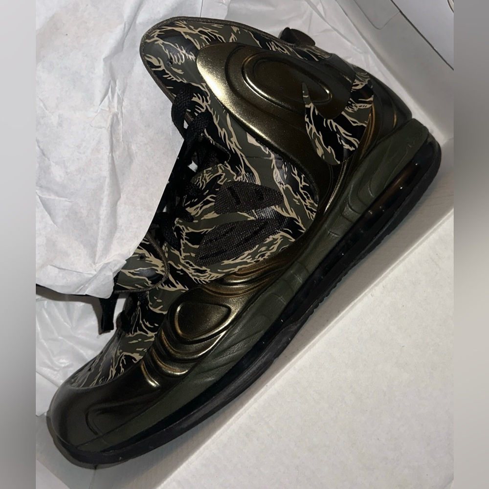 Men’s size 13 Nike hyper posit camouflage